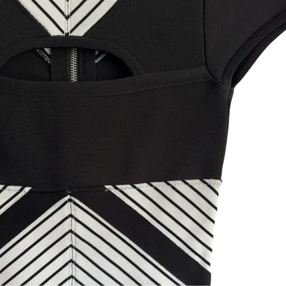 New BEBE Black White Bandage Crop Top Cap Sleeve Striped Keyhole Sexy Club XS - Picture 2 of 6